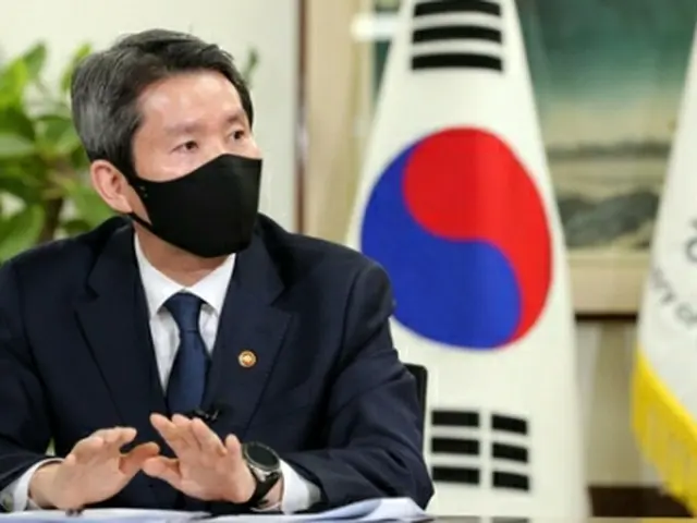 インタビューに応じる李仁栄氏＝23日、ソウル（聯合ニュース）