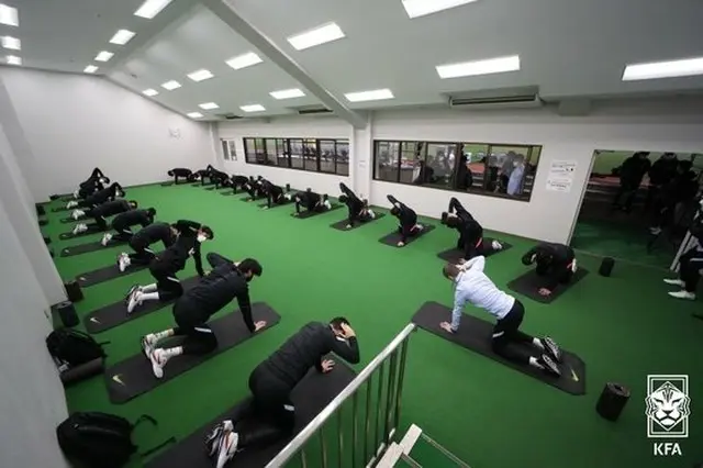 日韓戦のため日本入りのイ・ガンイン、遅れて到着し新型コロナ検査待ち 「結果受け、チーム合流」（画像提供:wowkorea）