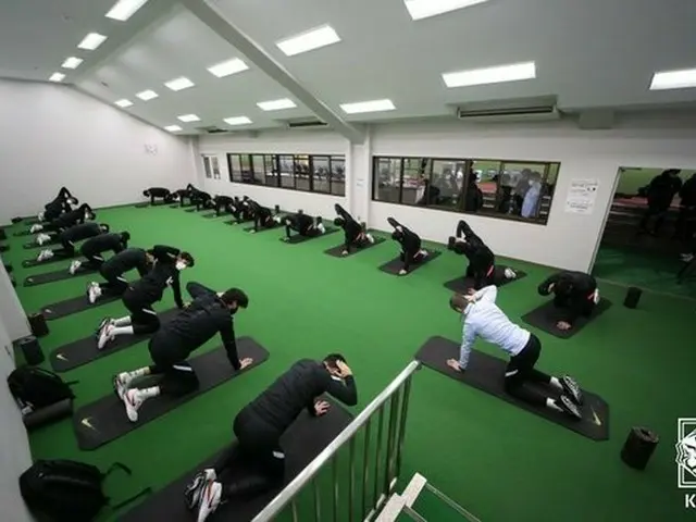 日韓戦のため日本入りのイ・ガンイン、遅れて到着し新型コロナ検査待ち 「結果受け、チーム合流」（画像提供:wowkorea）