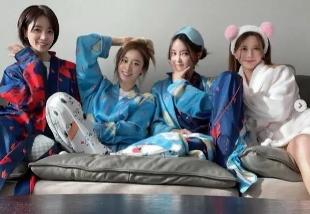 「T-ARA」、完全体パジャマパーティー認証ショット…変わらない友情（画像提供:wowkorea）