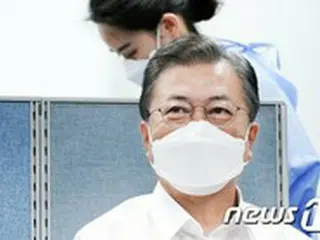 AZワクチン接種に袖を捲る韓国文大統領…国民の不安解消なるか