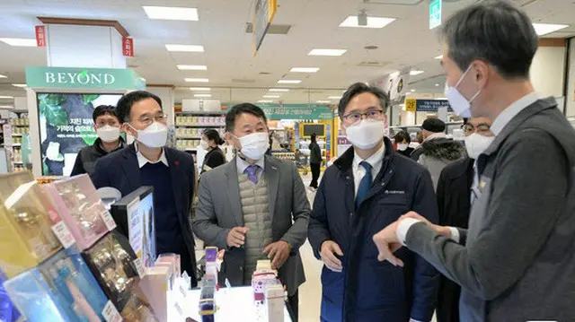 韓国産業通商資源部次官、複合ショッピング施設を点検…防疫の重要性を強調（画像提供:wowkorea）