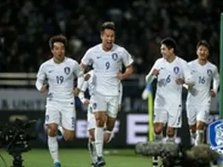 伝統のサッカー日韓戦、パク・チソンが披露した”散歩セレモニー”再現なるか