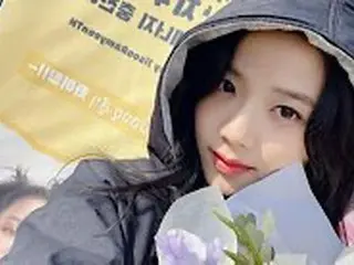 「BLACKPINK」ジス、タイのファンからの差し入れカー認証…「BLINKのおかげでドラマ撮影現場も晴れ、最高」