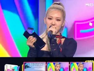 SBS「人気歌謡」、ROSE（BLACKPINK ）がまた1位になり「On The Ground」5冠王…IUもカムバック