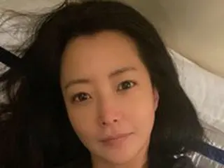 女優ソン・ヘギョも「イイね」、女優キム・ヒソンの横になって撮った自撮りが完璧