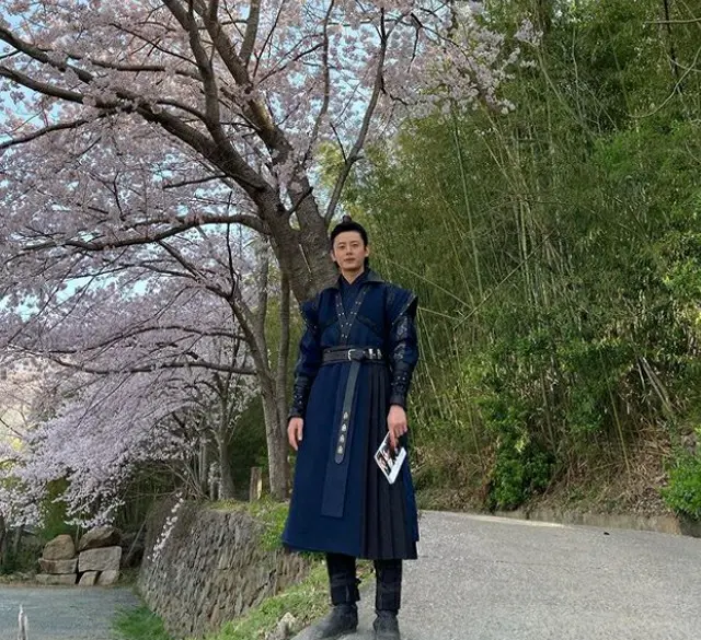 俳優イ・ジフン、ドラマ「月が浮かぶ川」でアクションから恋愛模様まで縦横無尽に魅力を発揮（画像提供:wowkorea）