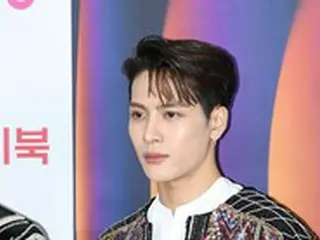 Jackson（GOT7）、新世界免税店のポスターから突然の削除…新疆ウイグル自治区生産の綿“支持”が理由か