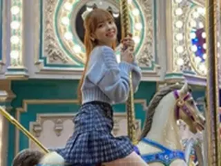 「NiziU」のMIIHI、“まるで白馬に乗ったお姫様”新曲MVオフショットでファンにエール「今月も頑張りましょう」