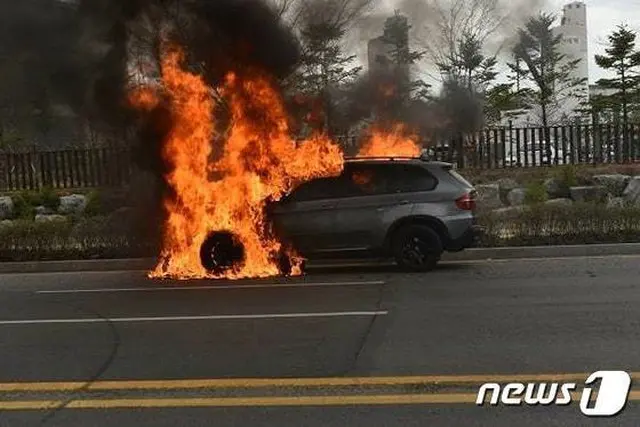 BMW X5走行中に火災、人命被害はなし＝韓国（画像提供:wowkorea）
