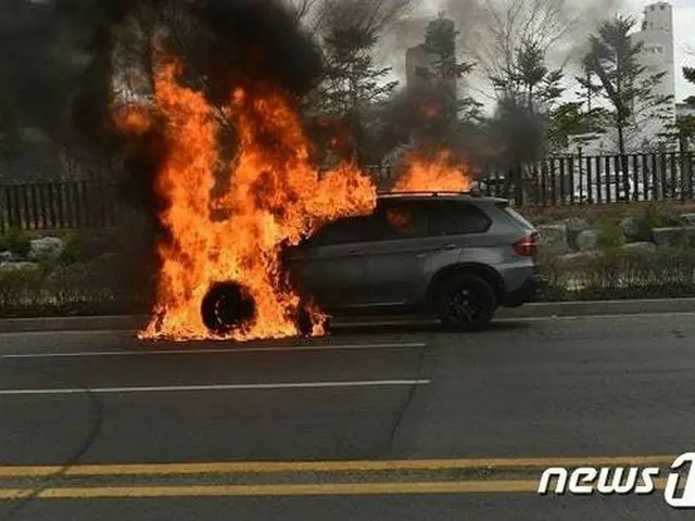 BMW X5走行中に火災、人命被害はなし＝韓国（画像提供:wowkorea）