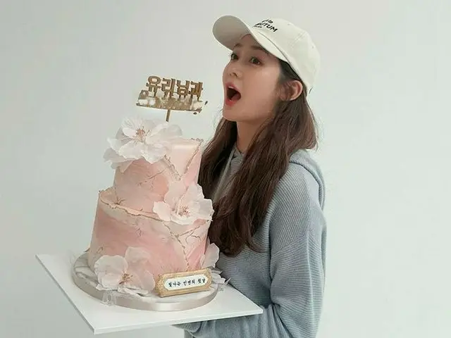 女優ソン・ユリ（元Fin.K.L）、セクシーなスモーキーメイクにメンバーイ・ジンもコメント（画像提供:wowkorea）