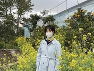 女優ハン・ジヘ、済州島で幸せなお花見…9頭身のスタイル