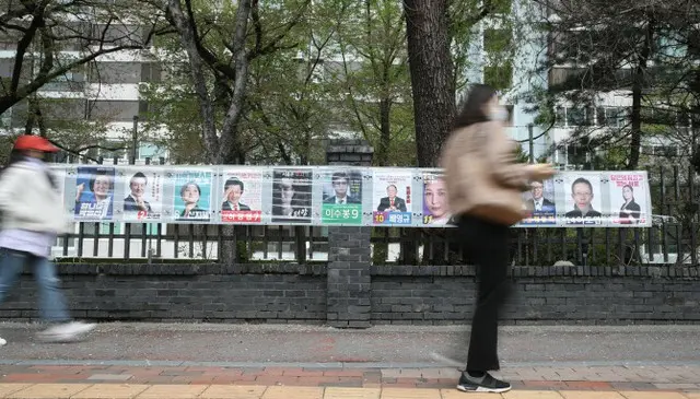 アイス棒で選挙ポスター掲示板を破った中学生が少年部に送致＝韓国（画像提供:wowkorea）