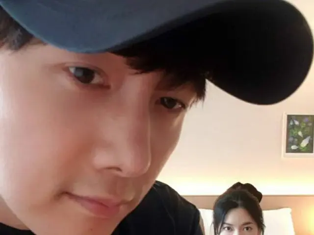 俳優イ・サンウ＆女優キム・ソヨン夫婦、2ショットにふくれっつら？…ビジュアル夫婦（画像提供:wowkorea）