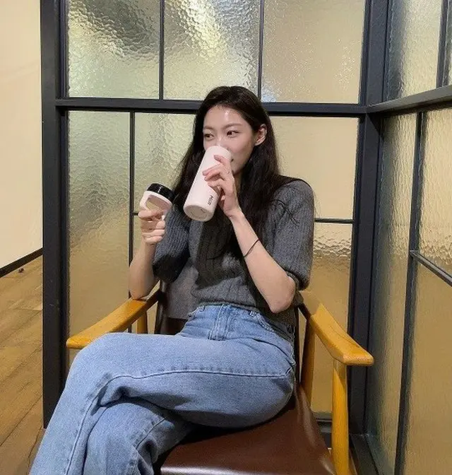 【トピック】ジョンヨン（TWICE）の実姉で女優コン・スンヨン、ジーンズだけも清純さ爆発の近況写真が話題（画像提供:wowkorea）