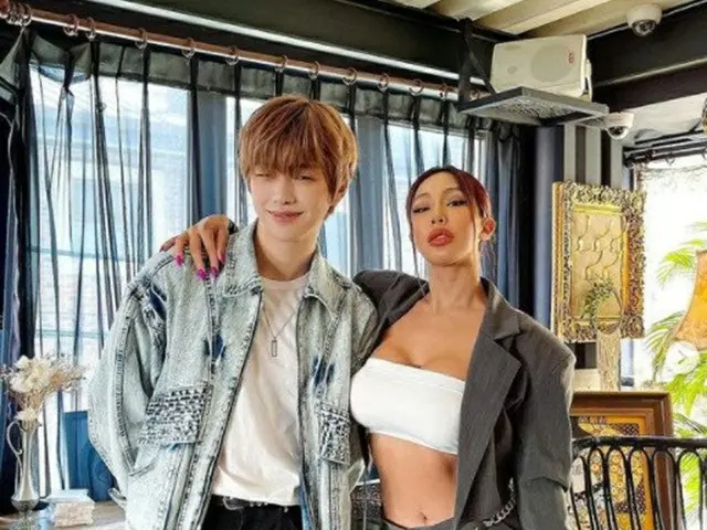 Jessi、カン・ダニエルとの2ショット公開…ブラトップでセクシーな魅力を発散（画像提供:wowkorea）