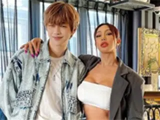 Jessi、カン・ダニエルとの2ショット公開…ブラトップでセクシーな魅力を発散