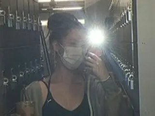 「166cm∙43kg」歌手ソンミ、増量しても腹筋は相変わらず…不滅のフィジカル