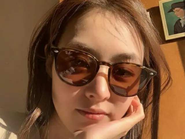 女優イ・ヨニ、自然光を浴びた女神級の美貌…結婚してさらに綺麗に（画像提供:wowkorea）