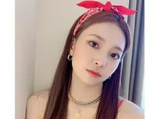 「NiziU」のMAYUKA、抜群のビジュアルでオフショット…ラップパートナーRIMAや“リクマユ”コンビも公開