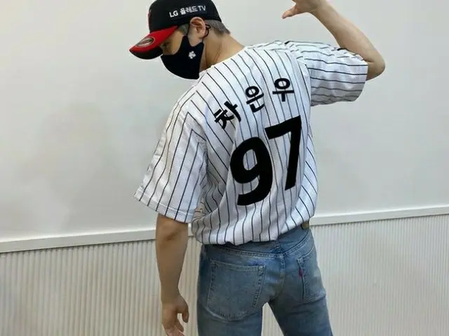 “180cm×68kg”チャ・ウヌ（ASTRO）、本日（4/10）始球式参加…小顔とのギャップ映えがまぶしいたくましい背中（画像提供:wowkorea）