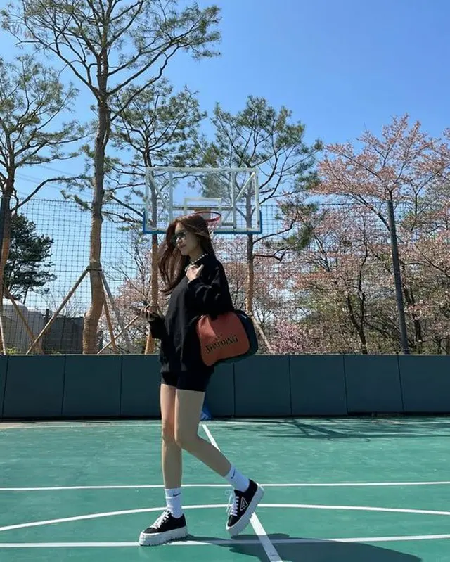 女優チョン・シア、“最近よく空を撮ったりお花を撮ったり…年取ったのかな”…ガクンと（画像提供:wowkorea）