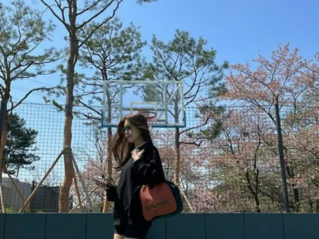 女優チョン・シア、“最近よく空を撮ったりお花を撮ったり…年取ったのかな”…ガクンと（画像提供:wowkorea）