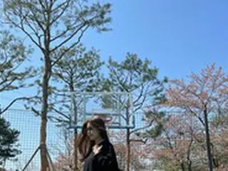 女優チョン・シア、“最近よく空を撮ったりお花を撮ったり…年取ったのかな”…ガクンと