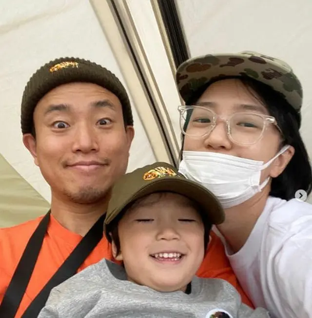 歌手ケリ（Leessang）、家族と行った幸せな春のキャンピング…笑顔いっぱい（画像提供:wowkorea）