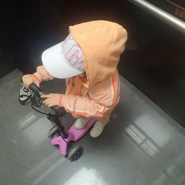 女優チャ・イェリョン、4歳娘の体力についていけないママ“子供遊び場、キックボード、走り”（画像提供:wowkorea）