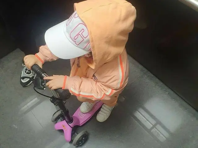 女優チャ・イェリョン、4歳娘の体力についていけないママ“子供遊び場、キックボード、走り”（画像提供:wowkorea）