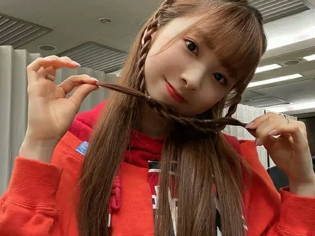 「NiziU」のMIIHI、超絶キュートな編み込みアレンジで「初めてのヘアスタイル」と近況報告（画像:「NiziU」公式インスタグラム）