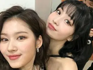 「TWICE」モモ＆サナ、JYP入社9周年「お疲れ様、これからも一緒に」