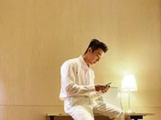 ドンへ（SJ）、全身ホワイトファッションを公開＝“どこに出かけるの？”