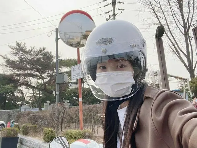 女優ナム・ギュリ、白いヘルメットをかぶってオートバイの練習を公開「安全運転が大事」（画像提供:wowkorea）