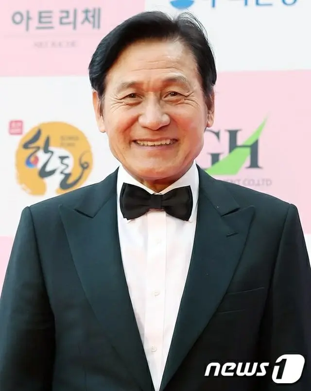 俳優アン・ソンギ、健康が回復し主演映画「息子の名前で」の広報活動に参加（画像提供:wowkorea）