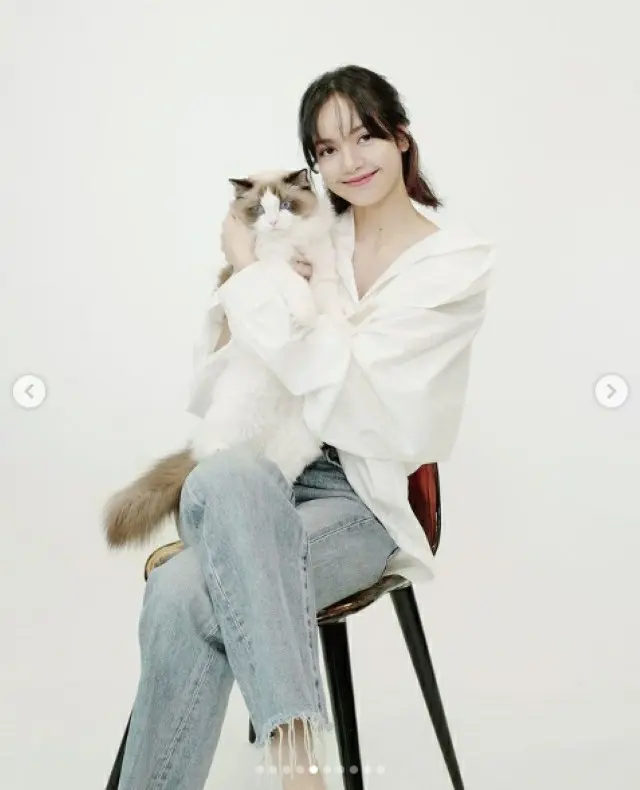 “かわいいが凝縮”「BLACKPINK」のLISA、愛猫2匹とグラビア挑戦「初めての公式撮影」（画像提供:wowkorea）