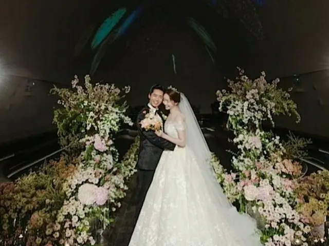 オ・ジョンヒョク（Click-B）、結婚式の写真公開、美貌の花嫁を迎えて…「美しく暮らします」（画像提供:wowkorea）