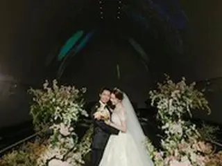 オ・ジョンヒョク（Click-B）、結婚式の写真公開、美貌の花嫁を迎えて…「美しく暮らします」