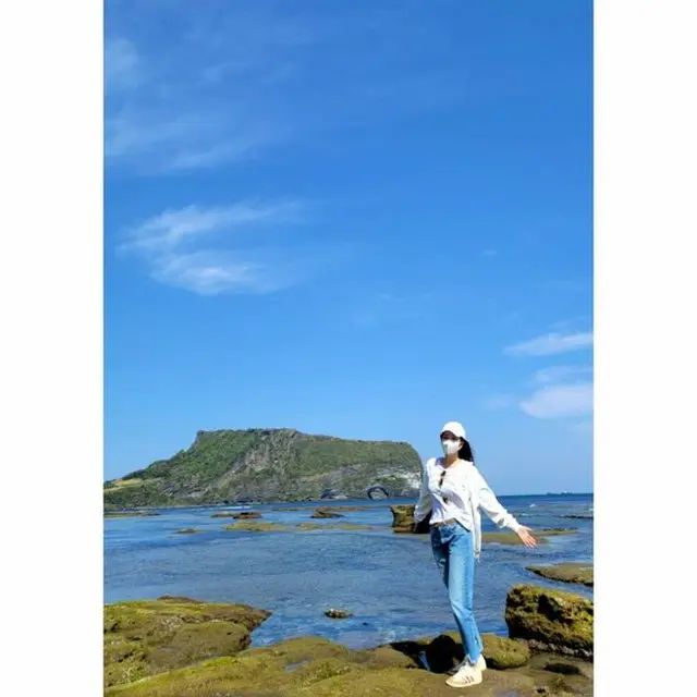 女優ソ・ユジン、済州から見るとこんな姿…3兄妹と幸せな旅行（画像提供:wowkorea）