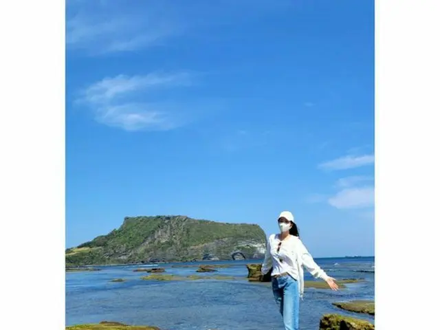 女優ソ・ユジン、済州から見るとこんな姿…3兄妹と幸せな旅行（画像提供:wowkorea）