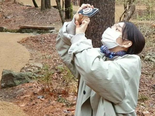 俳優キム・ウビンと熱愛中の女優シン・ミナ、彼氏の写真撮ってる?…“撮るという意志”(画像提供:wowkorea)