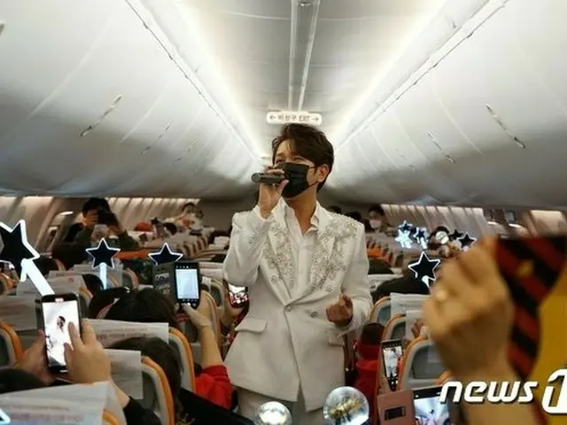 キム・スチャンによる済州航空機内でのイベントの模様（画像提供:wowkorea）