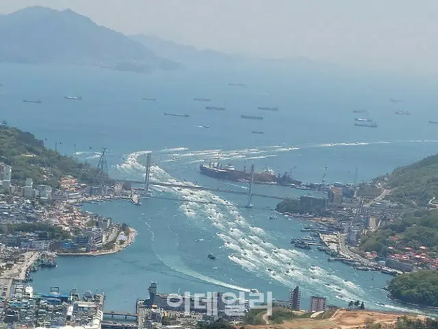 韓国 全羅南道の麗水港一帯で、福島原発汚染水海洋放流に反対する「海上デモ」が行なわれている様子（画像提供:wowkorea）