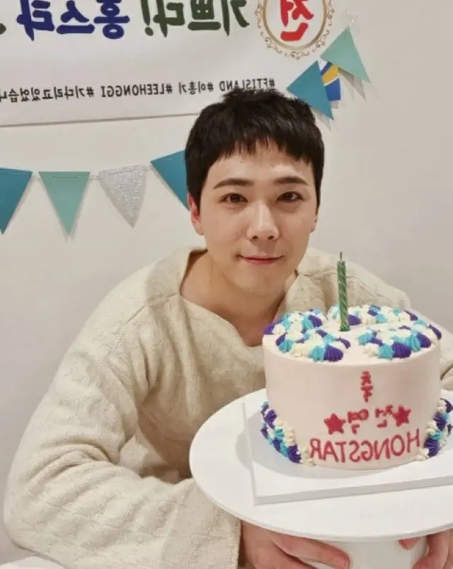 イ・ホンギ（FTISLAND）、除隊後の近況でさらに若返った童顔ぶりを披露「久しぶりのトーク難しい」（画像提供:wowkorea）