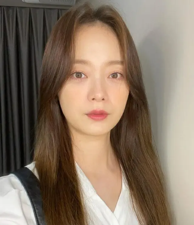 女優チョン・ソミンが水分を吸い上げた美貌を誇った。（画像提供:OSEN）