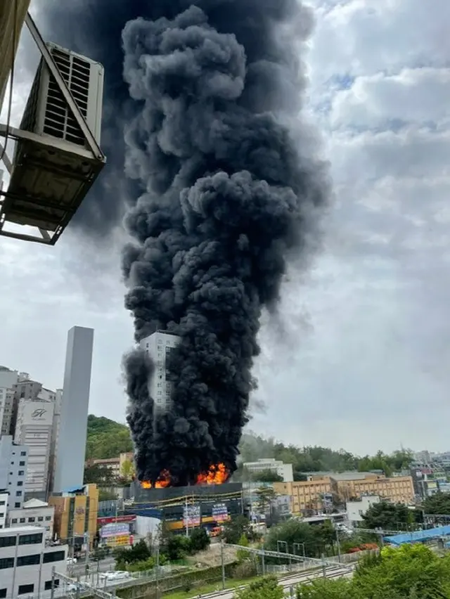 南楊州オフィステルの火災鎮圧…1人死亡・18人軽傷＝韓国（画像提供:wowkorea）