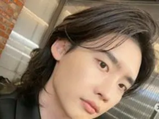 俳優イ・ジョンソク、歳を取らない少年美…カッコいいビジュアル