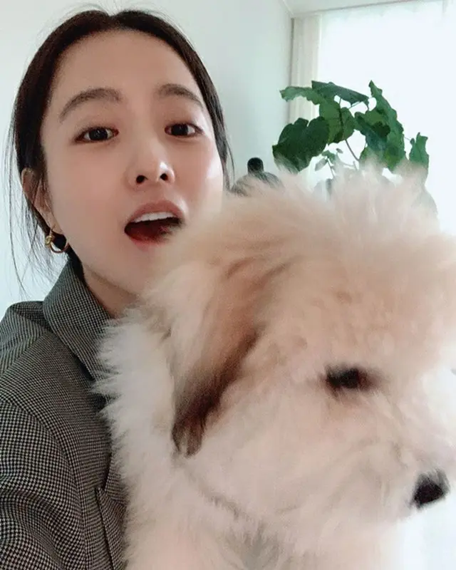 女優パク・ボヨン、大きくて可愛い犬とパチリ…可愛らしいのがさらに可愛く（画像提供:wowkorea）